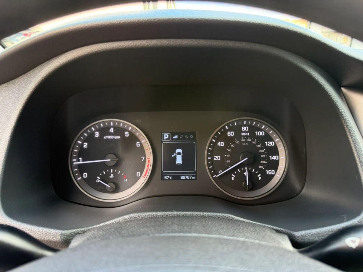 Photo 20 of this Hyundai Tucson