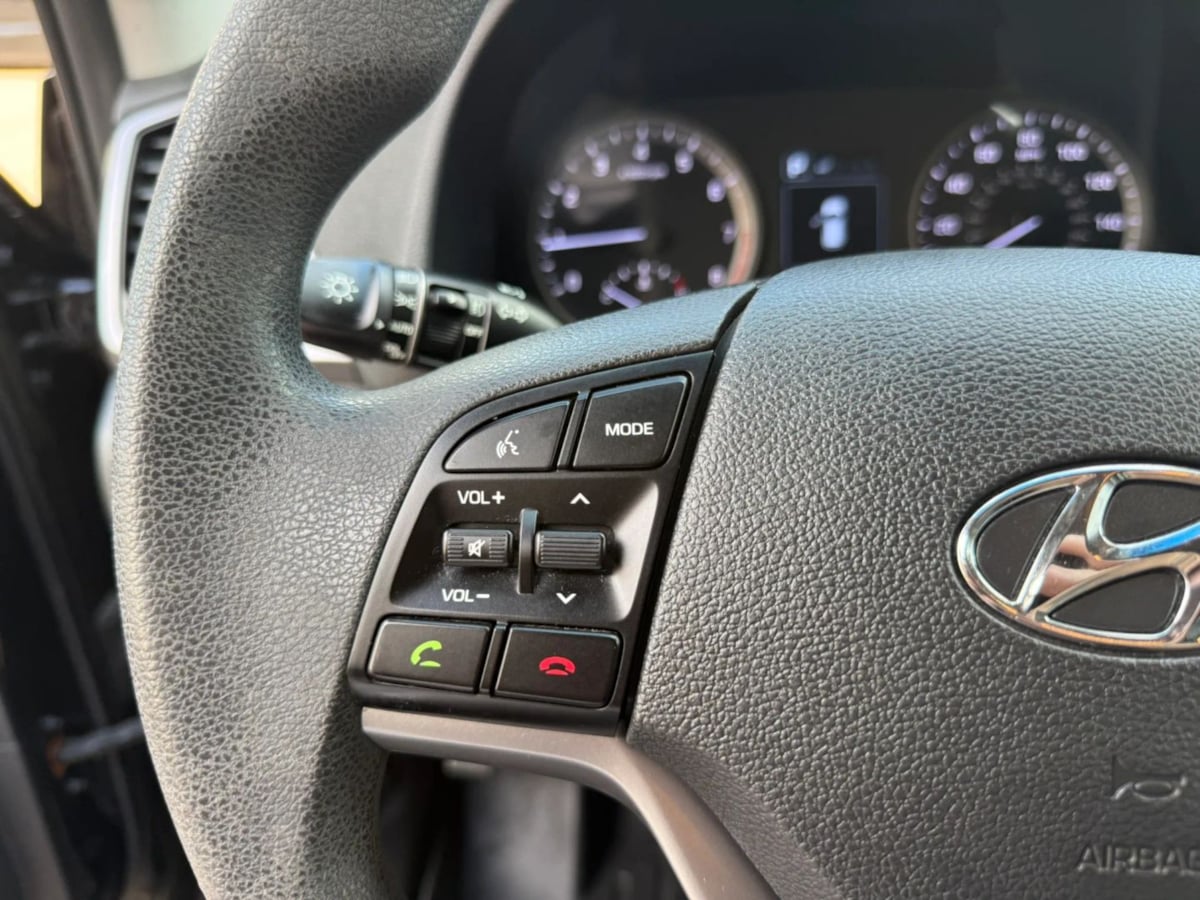 Photo 21 of this Hyundai Tucson