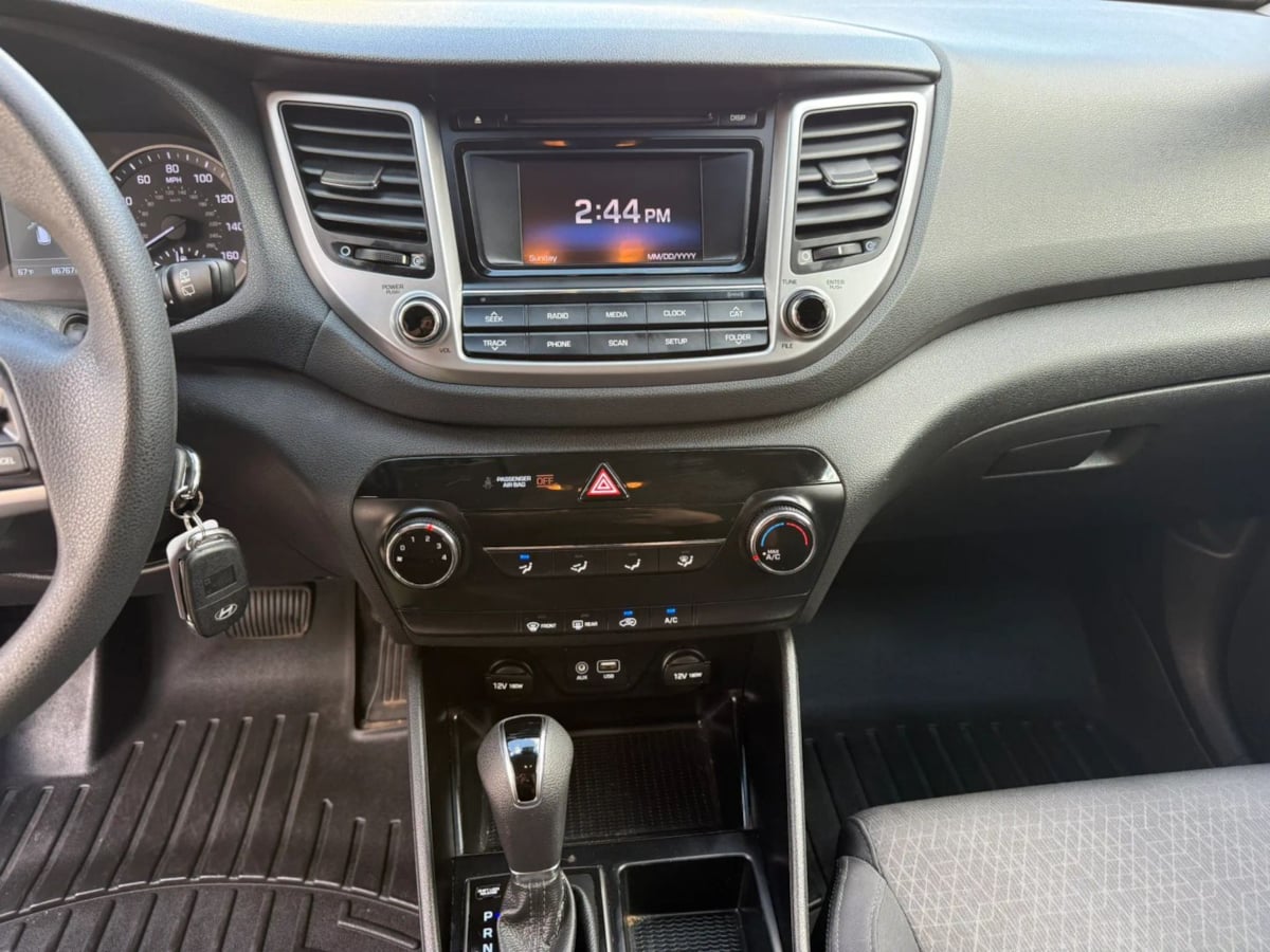Photo 26 of this Hyundai Tucson