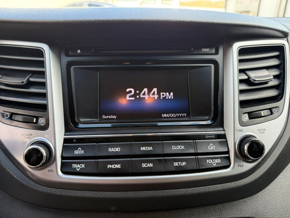 Photo 27 of this Hyundai Tucson