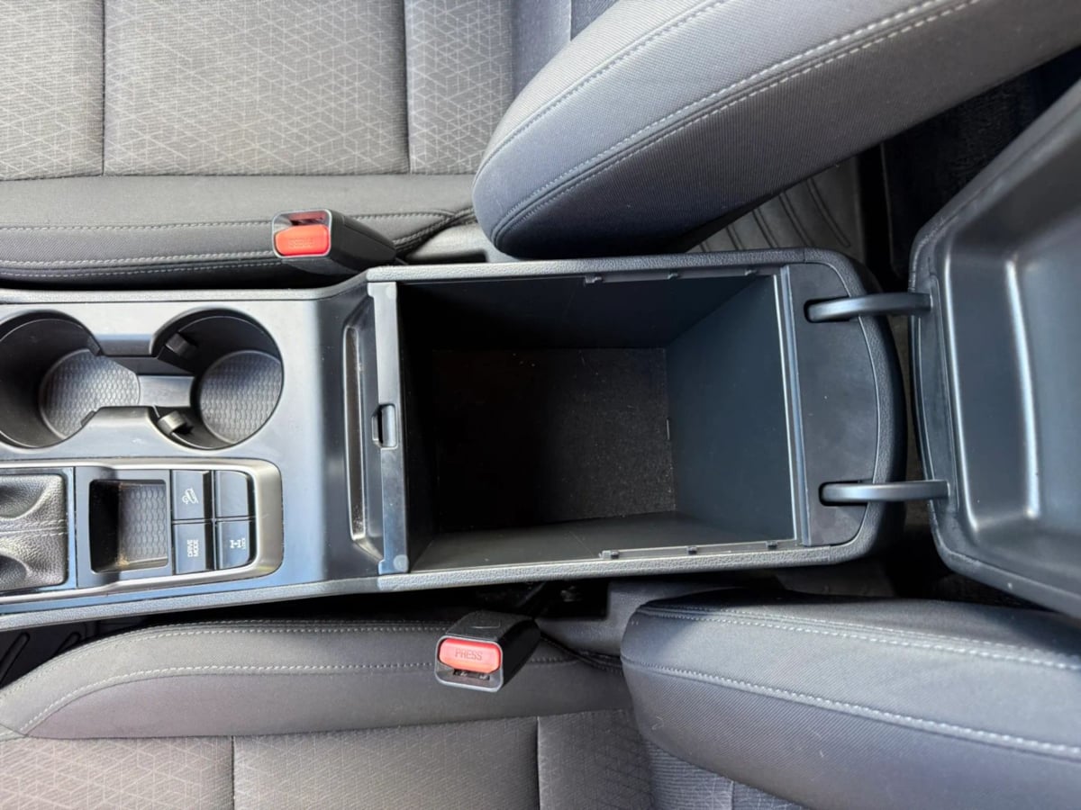 Photo 32 of this Hyundai Tucson