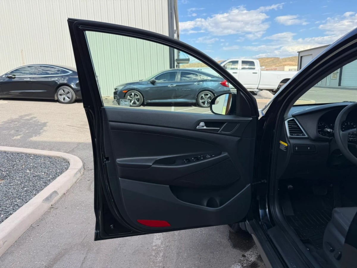 Photo 36 of this Hyundai Tucson