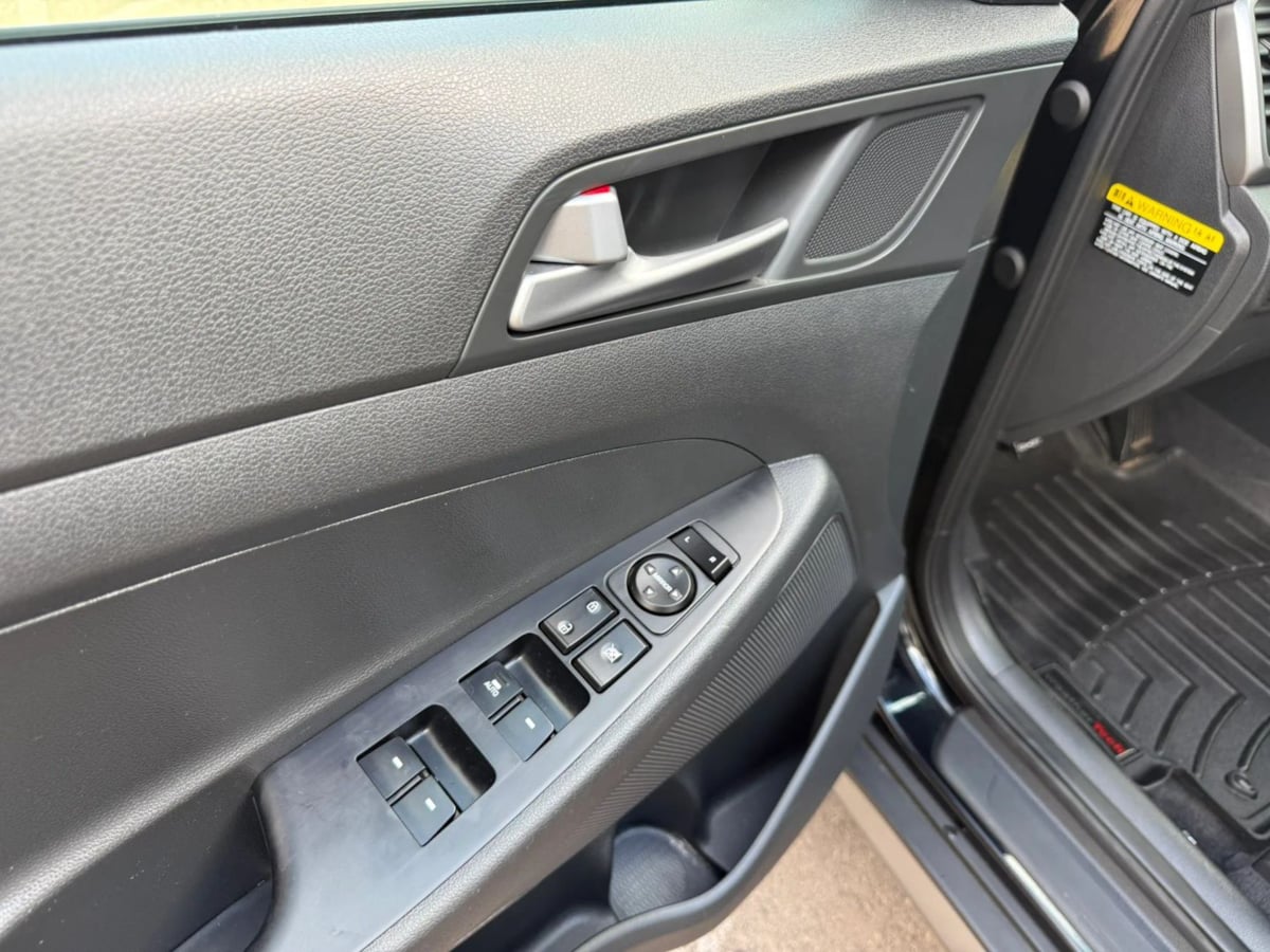 Photo 37 of this Hyundai Tucson
