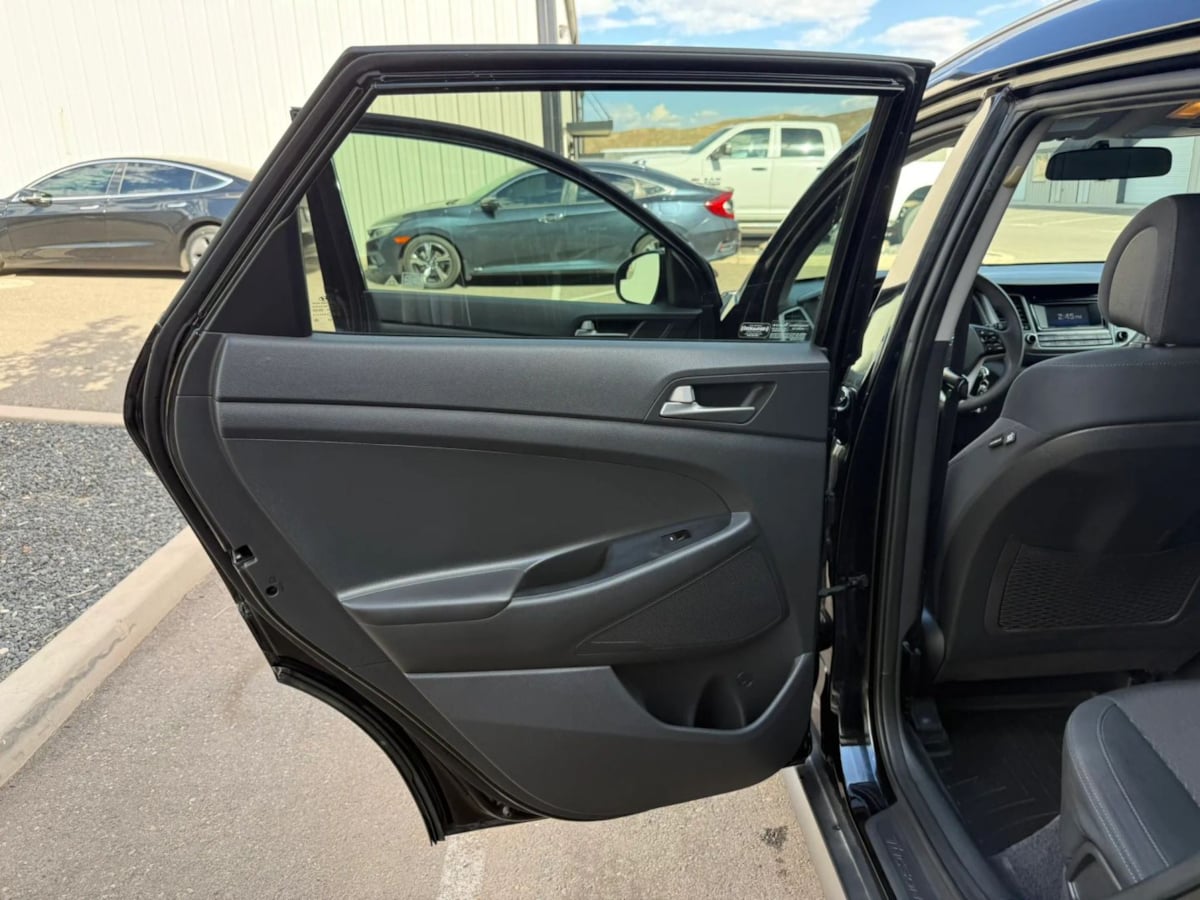 Photo 38 of this Hyundai Tucson