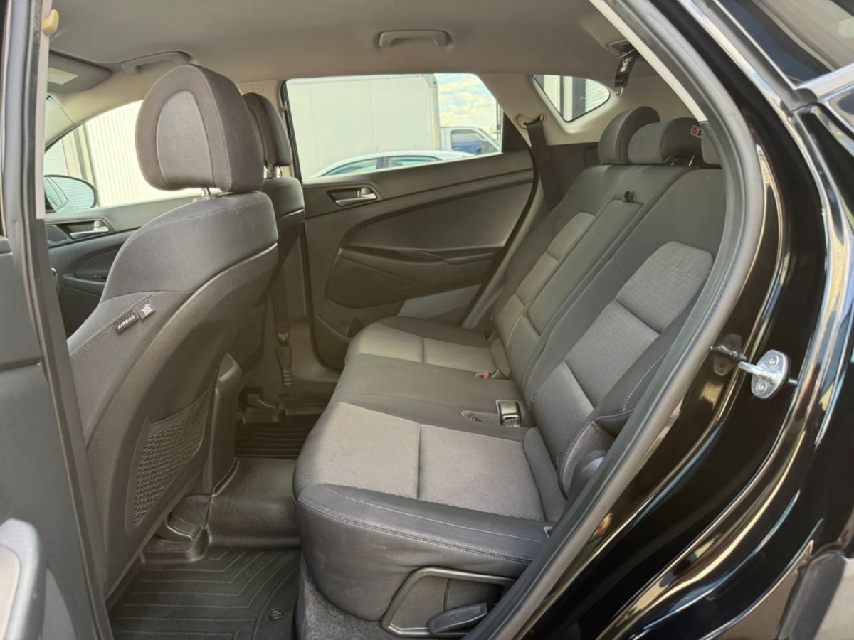 Photo 40 of this Hyundai Tucson