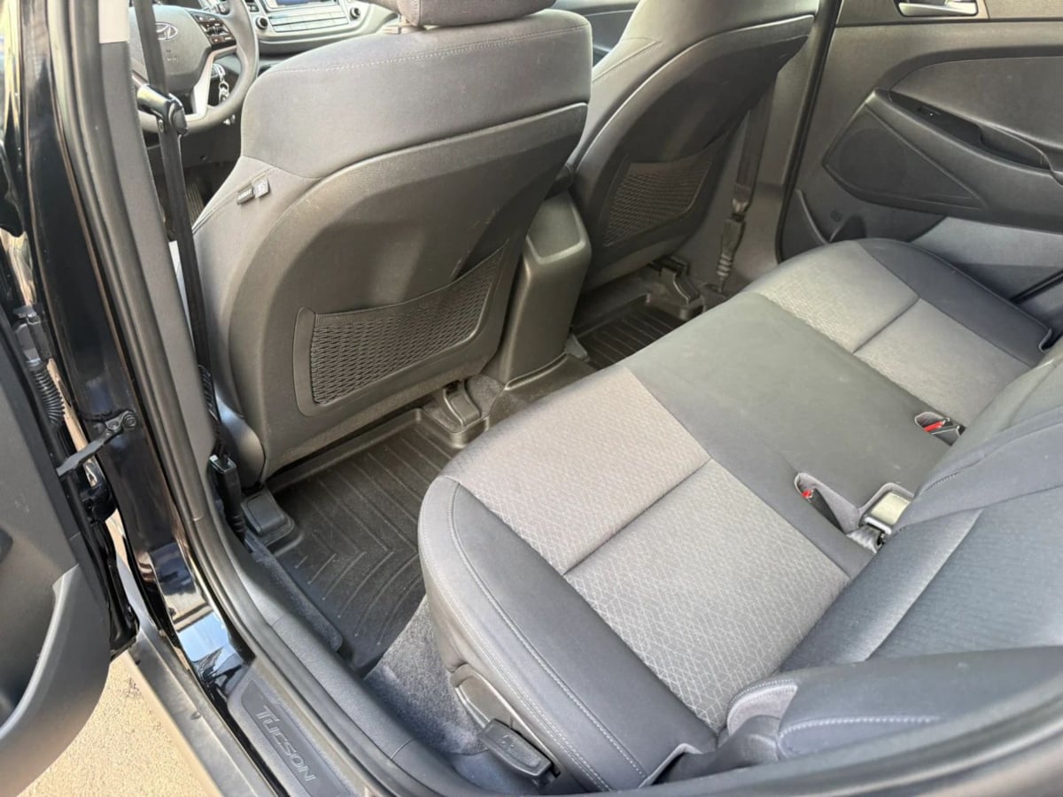 Photo 41 of this Hyundai Tucson