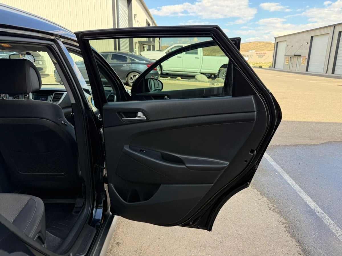 Photo 46 of this Hyundai Tucson