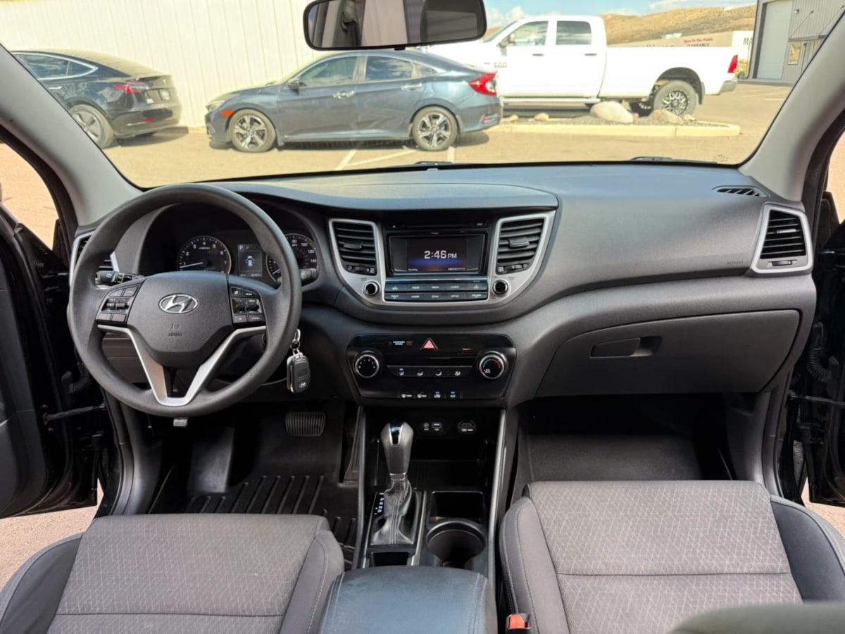 Photo 54 of this Hyundai Tucson