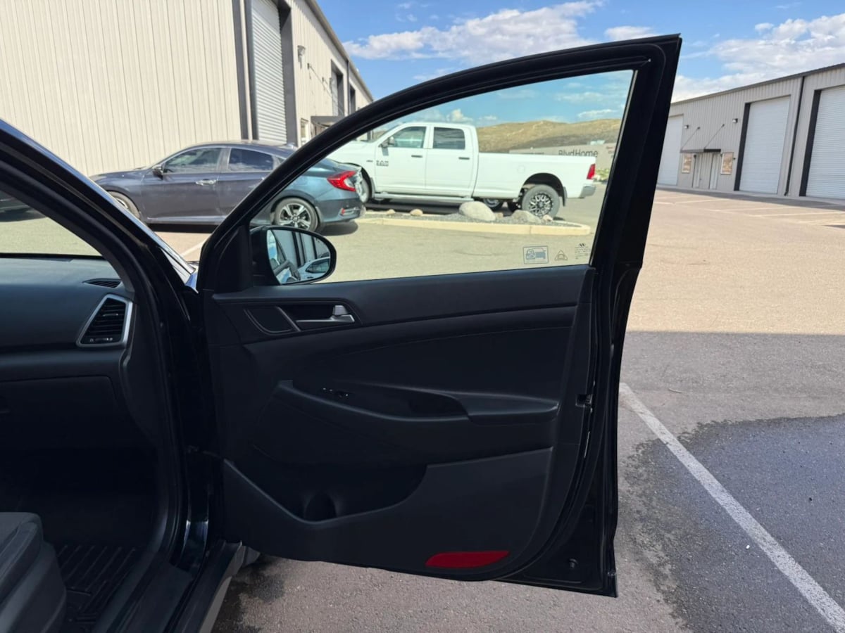 Photo 56 of this Hyundai Tucson