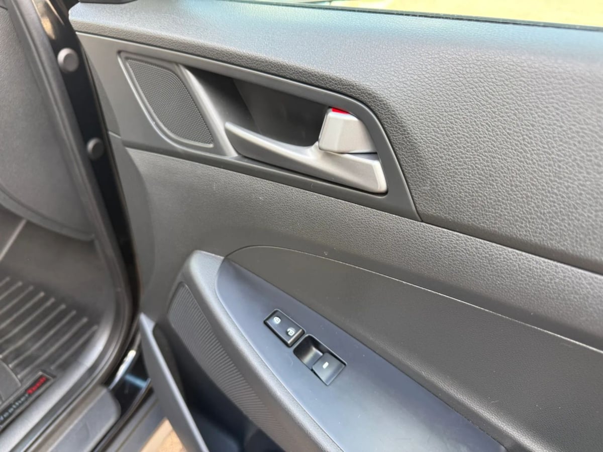 Photo 57 of this Hyundai Tucson
