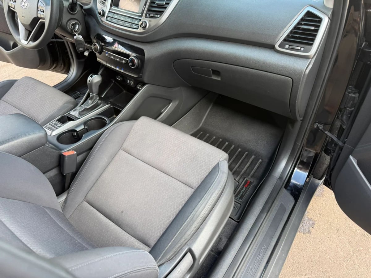 Photo 59 of this Hyundai Tucson