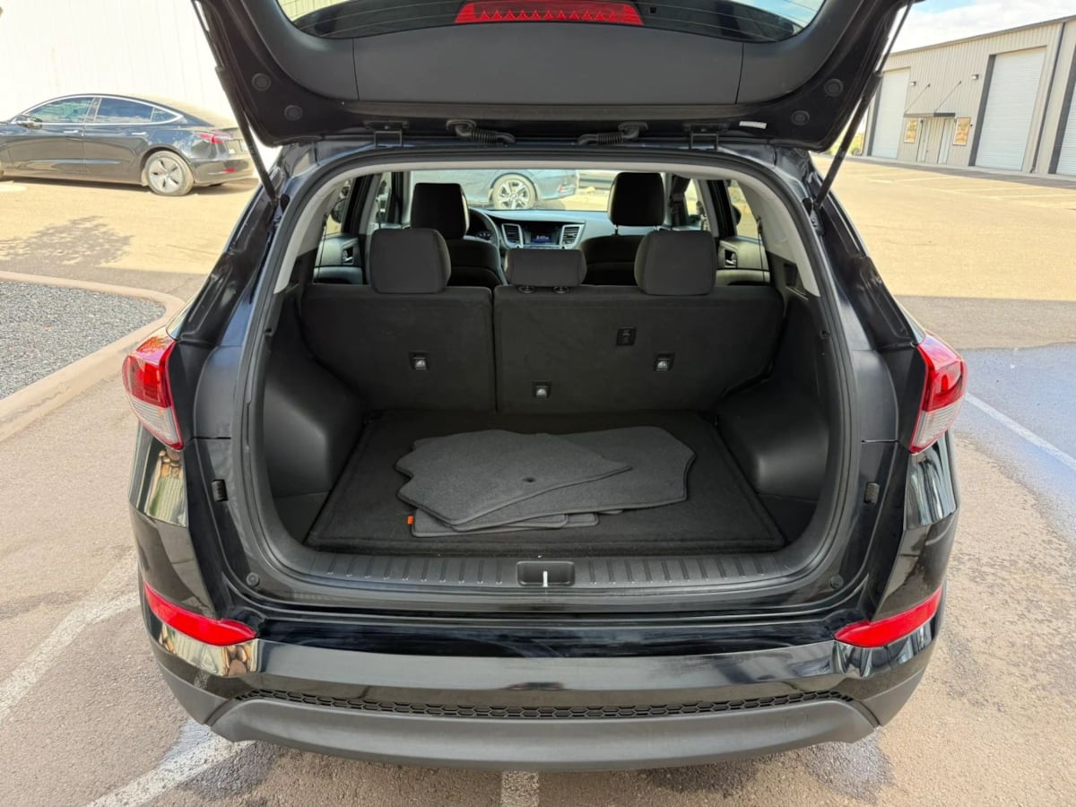 Photo 66 of this Hyundai Tucson