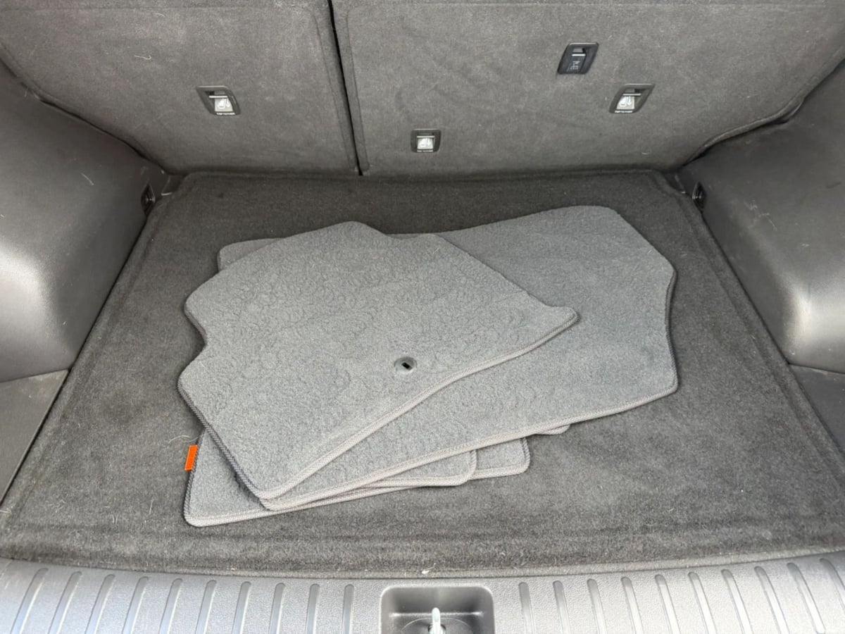 Photo 67 of this Hyundai Tucson