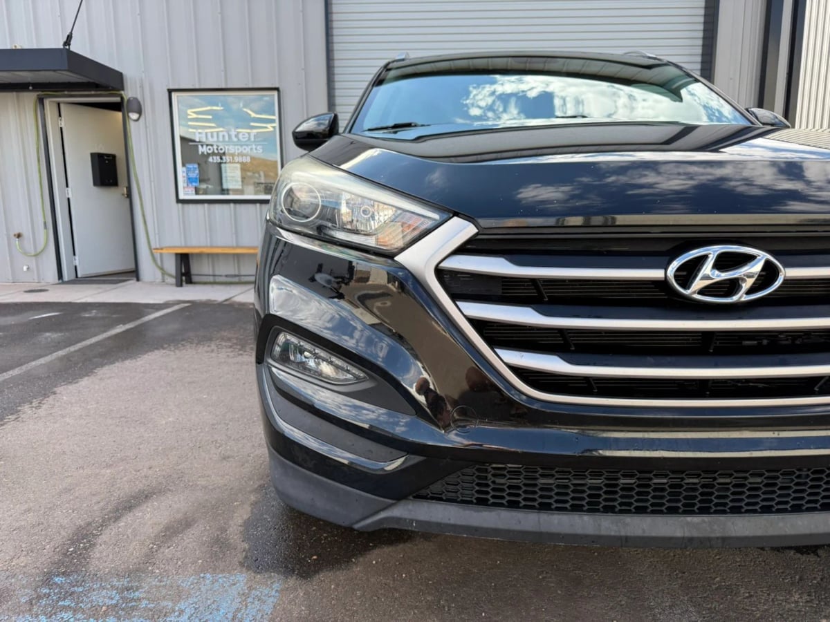Photo 71 of this Hyundai Tucson