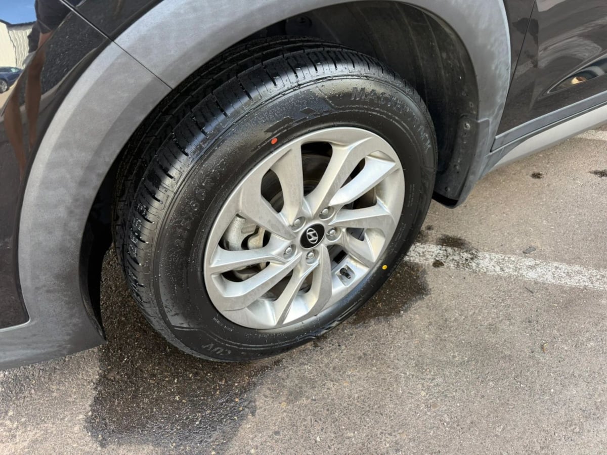 Photo 75 of this Hyundai Tucson
