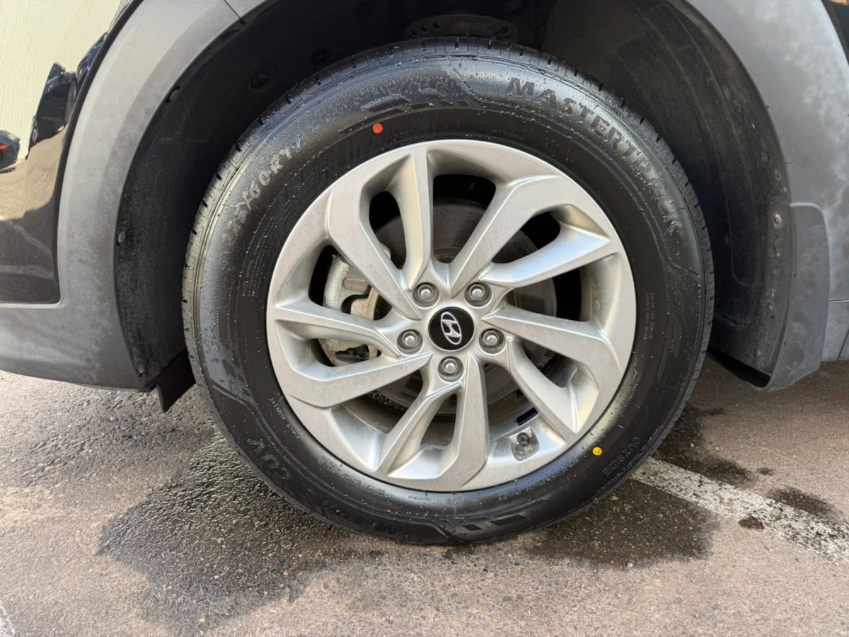 Photo 76 of this Hyundai Tucson
