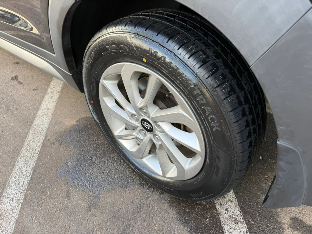 Photo 77 of this Hyundai Tucson