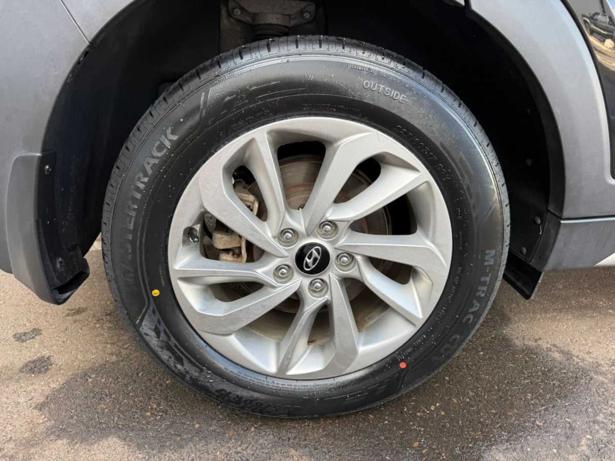 Photo 80 of this Hyundai Tucson