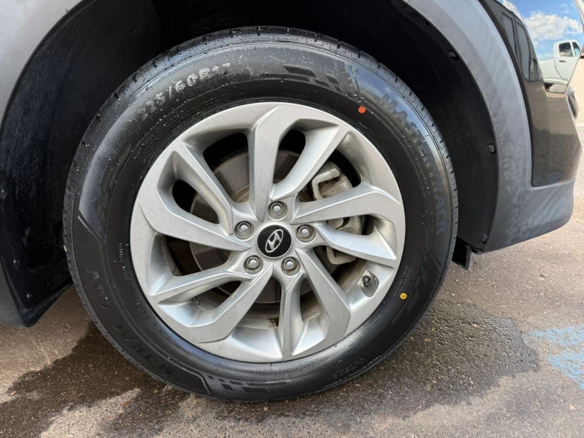 Photo 82 of this Hyundai Tucson