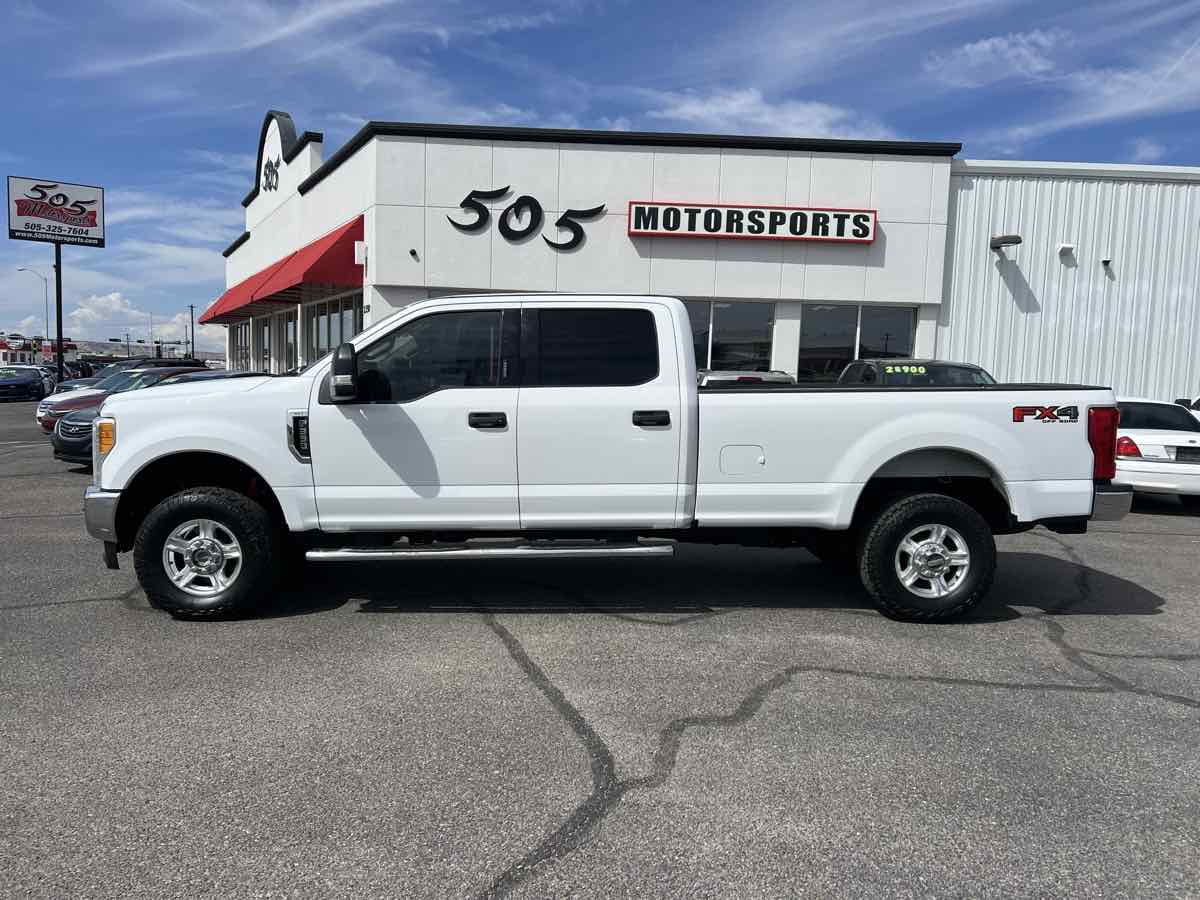 2017 Ford Super Duty F-350 SRW XLT