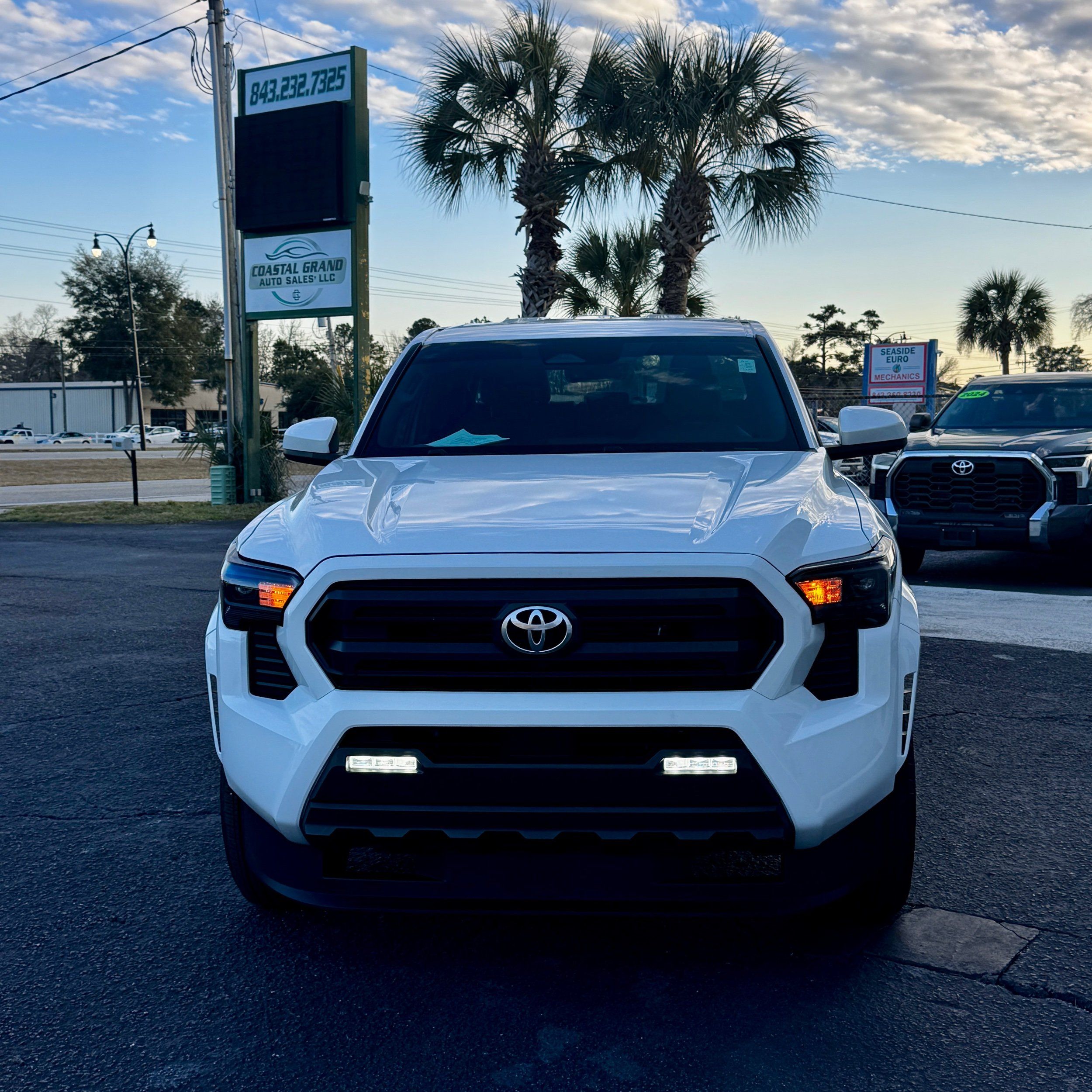 2024 Toyota Tacoma SR5 - Photo 2