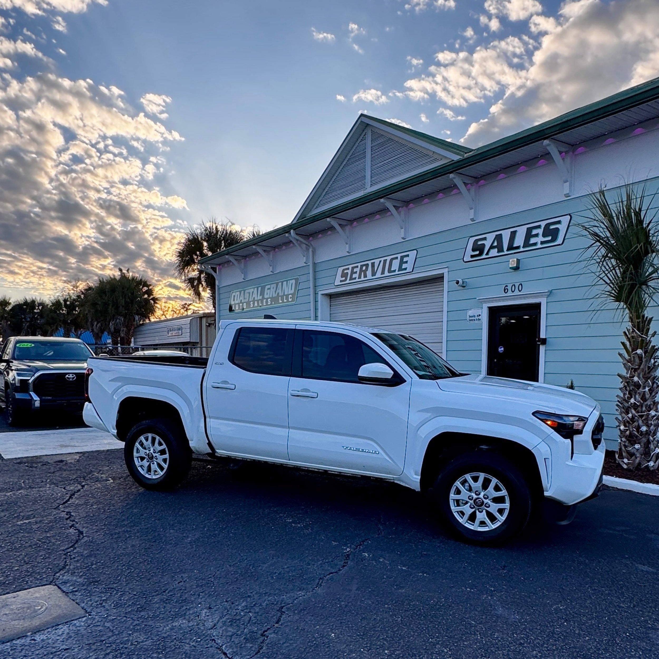 2024 Toyota Tacoma SR5 - Photo 3