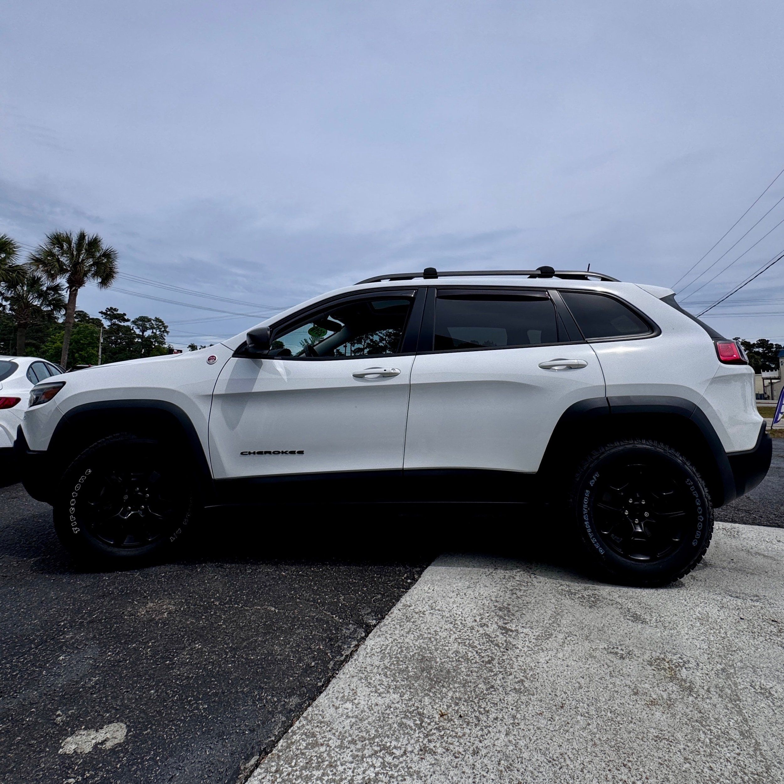 2019 Jeep Cherokee Trailhawk - Photo 6