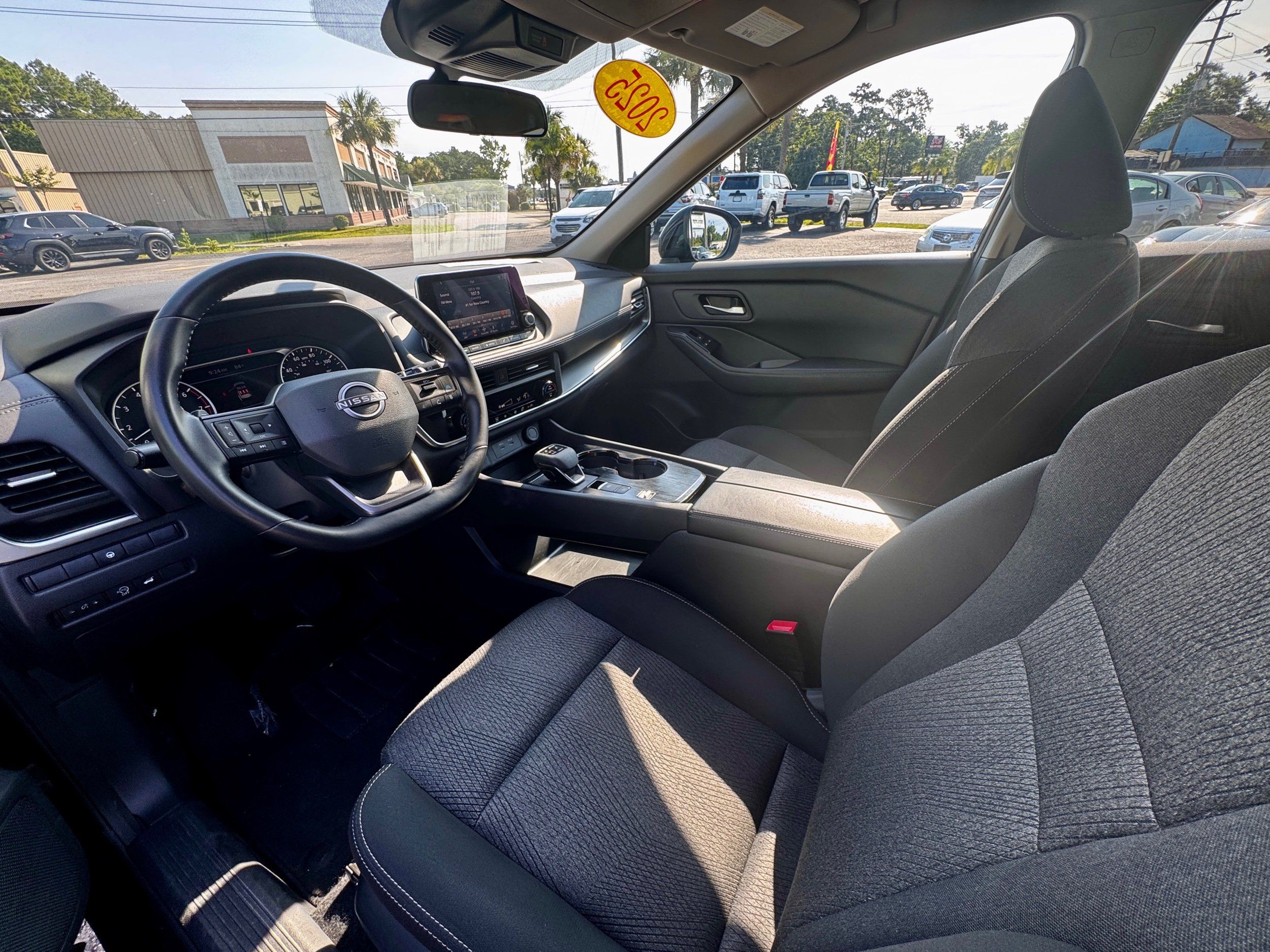 2025 Nissan Rogue SV - Photo 8