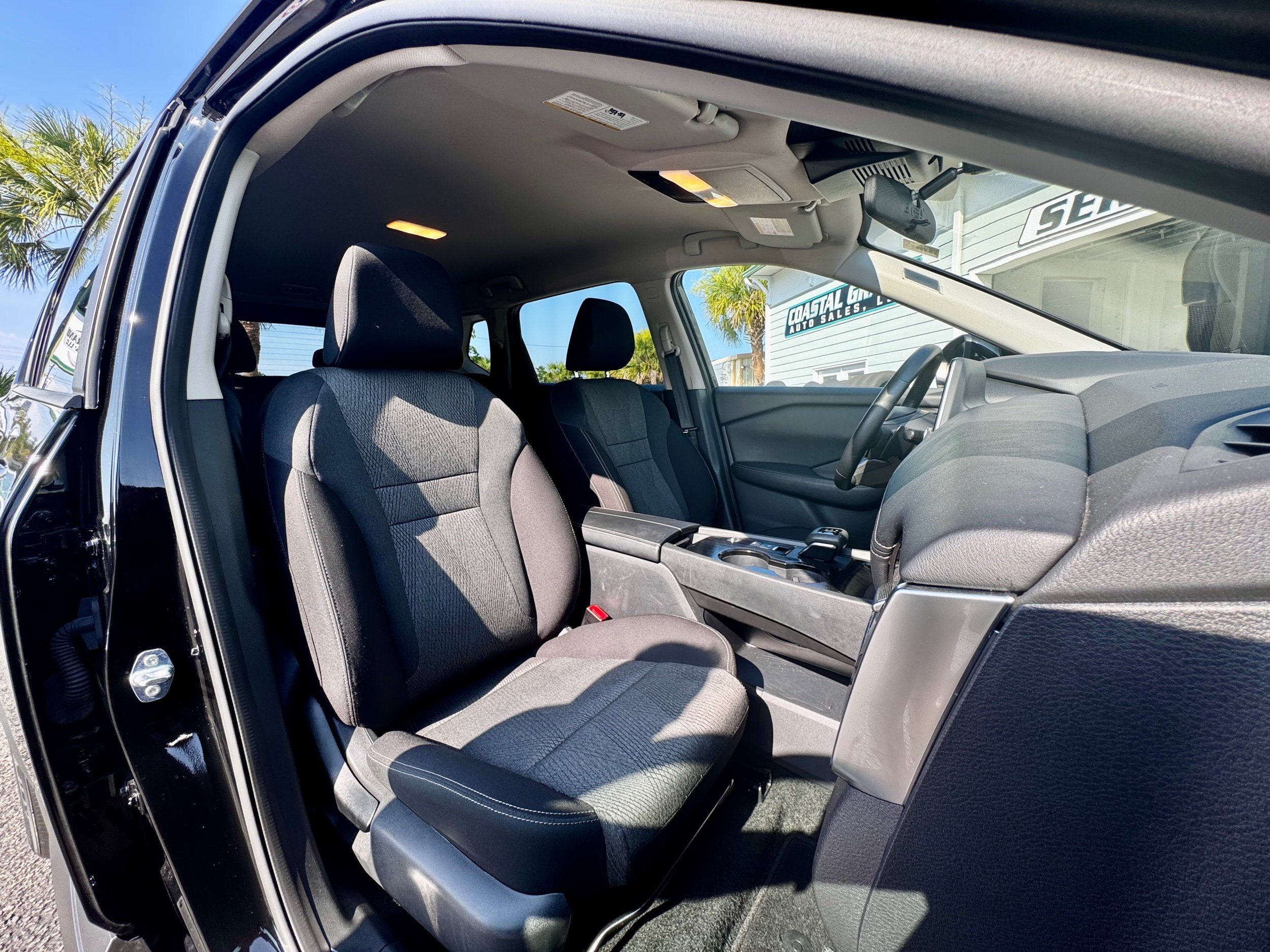 2025 Nissan Rogue SV - Photo 13