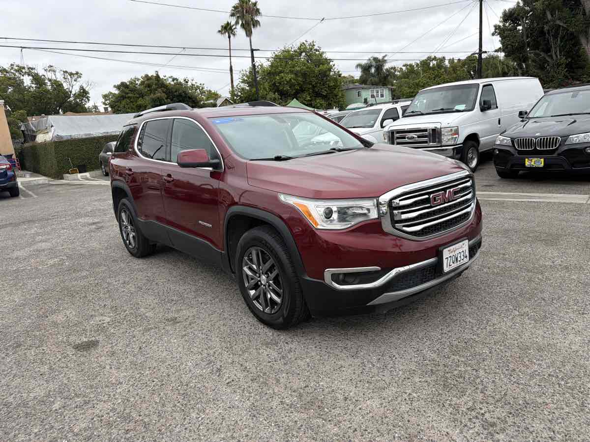 GMC Acadia photo 2