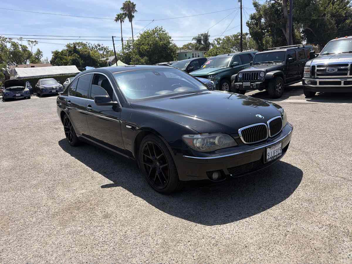 BMW 7 Series photo 2