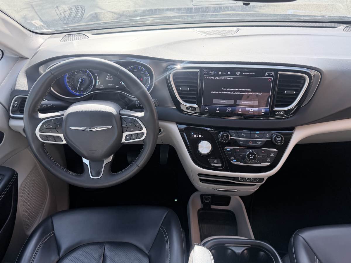 Chrysler Pacifica photo 7