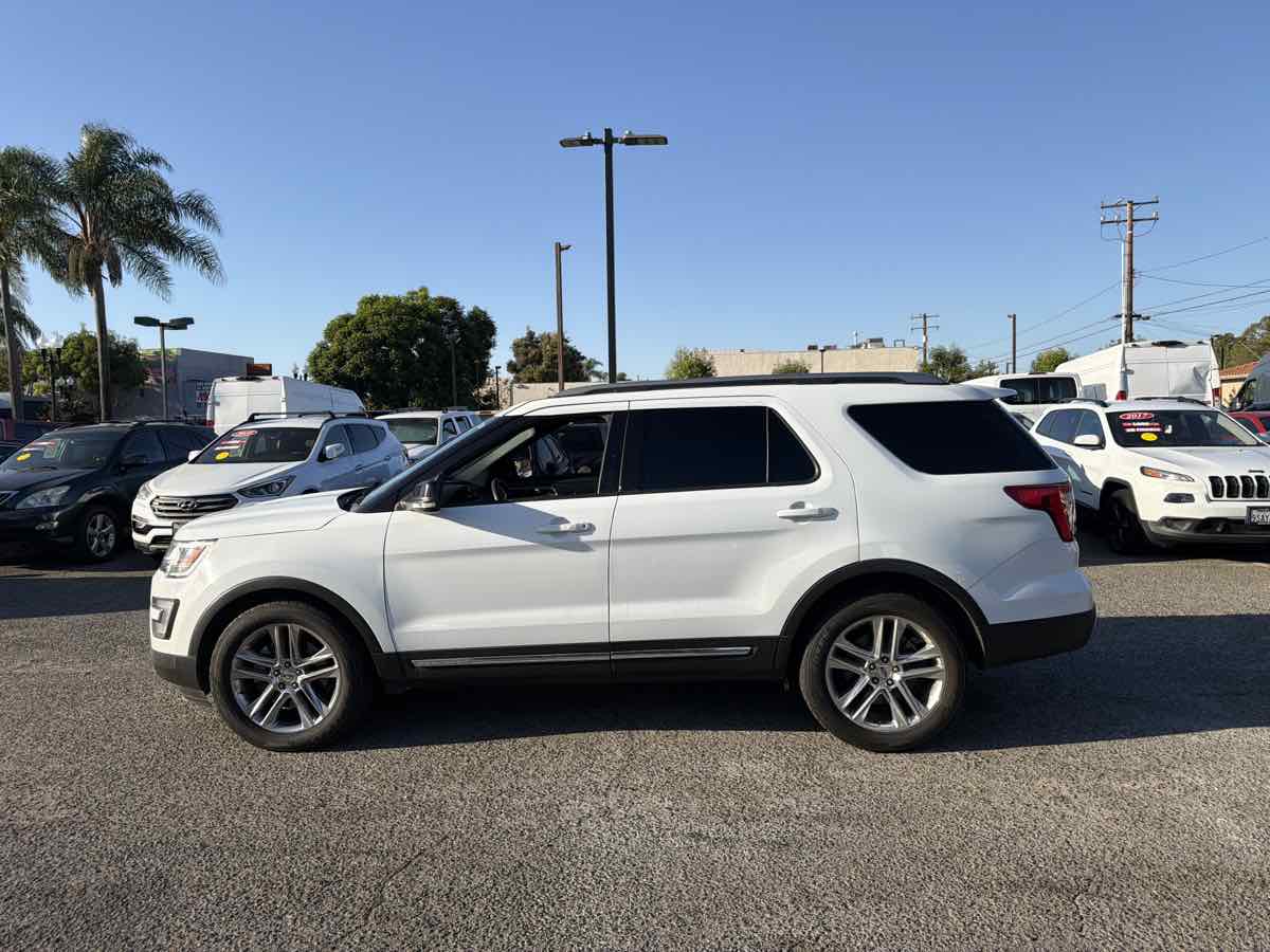 Ford Explorer photo 3