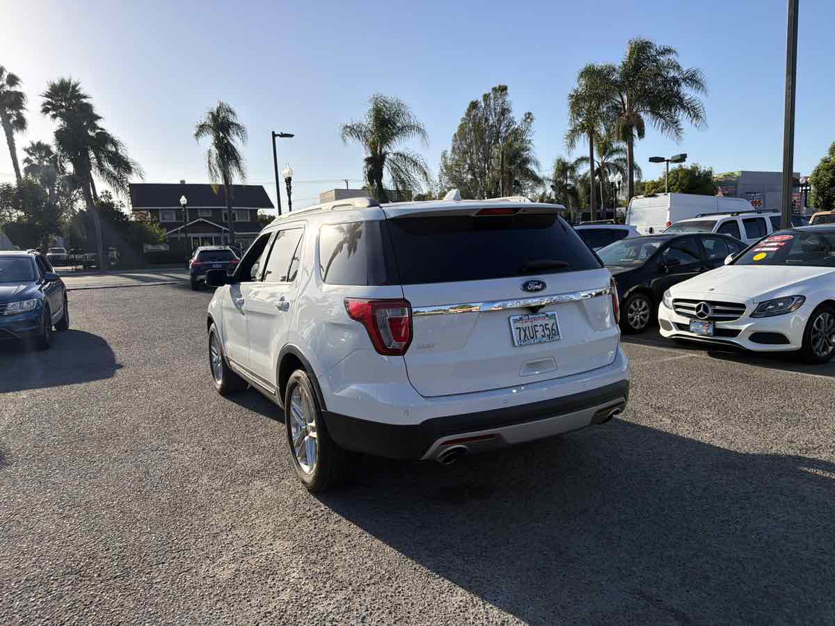 Ford Explorer photo 4