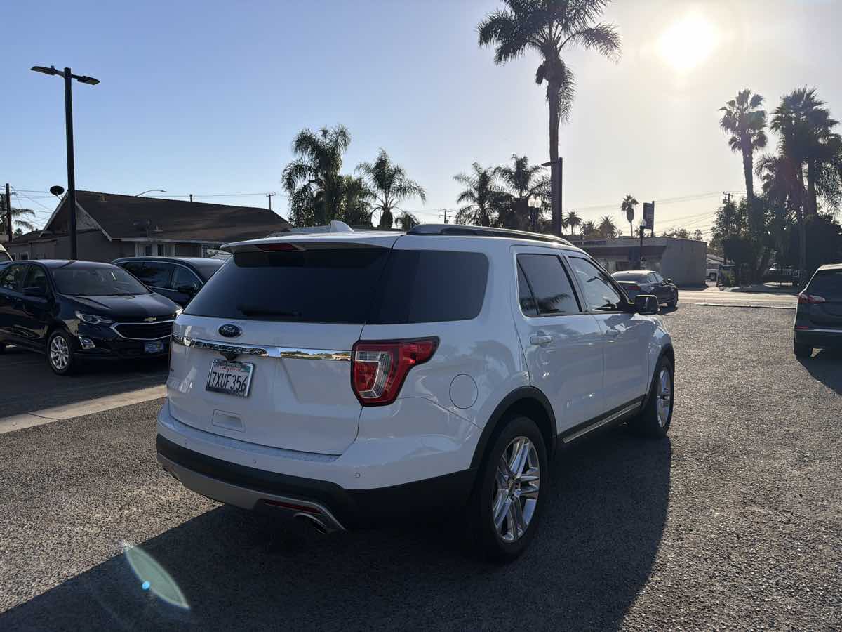 Ford Explorer photo 6