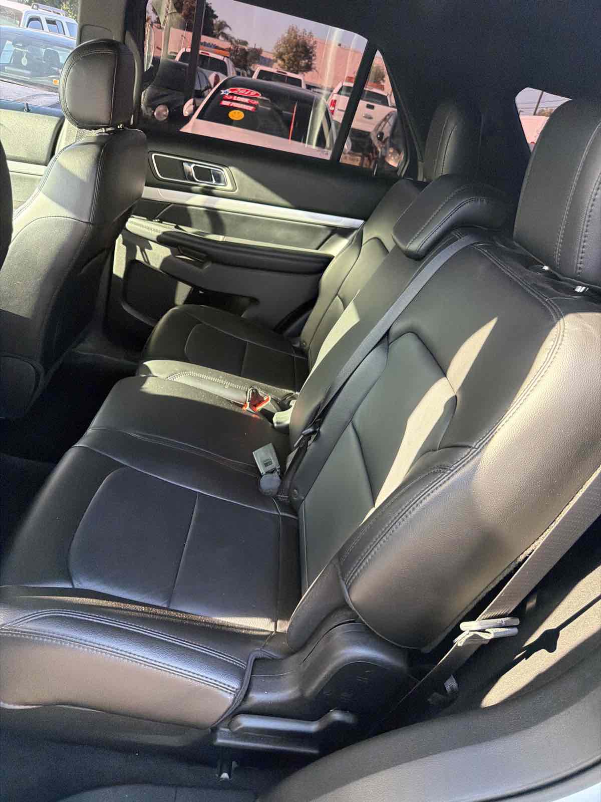 Ford Explorer photo 9