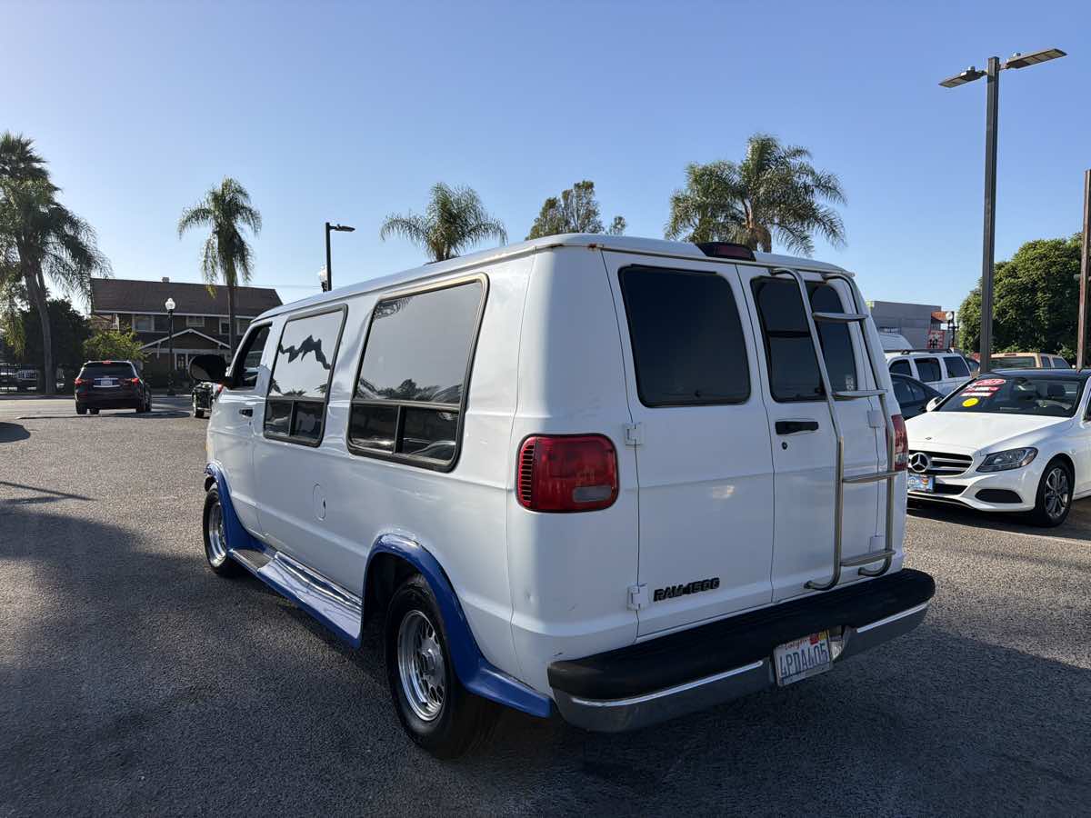 Dodge Ram Van photo 4