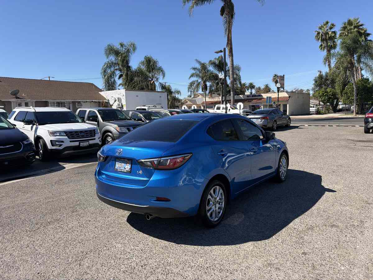 Toyota Yaris iA photo 6