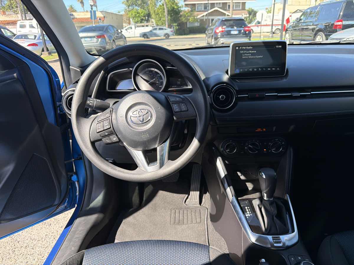 Toyota Yaris iA photo 11