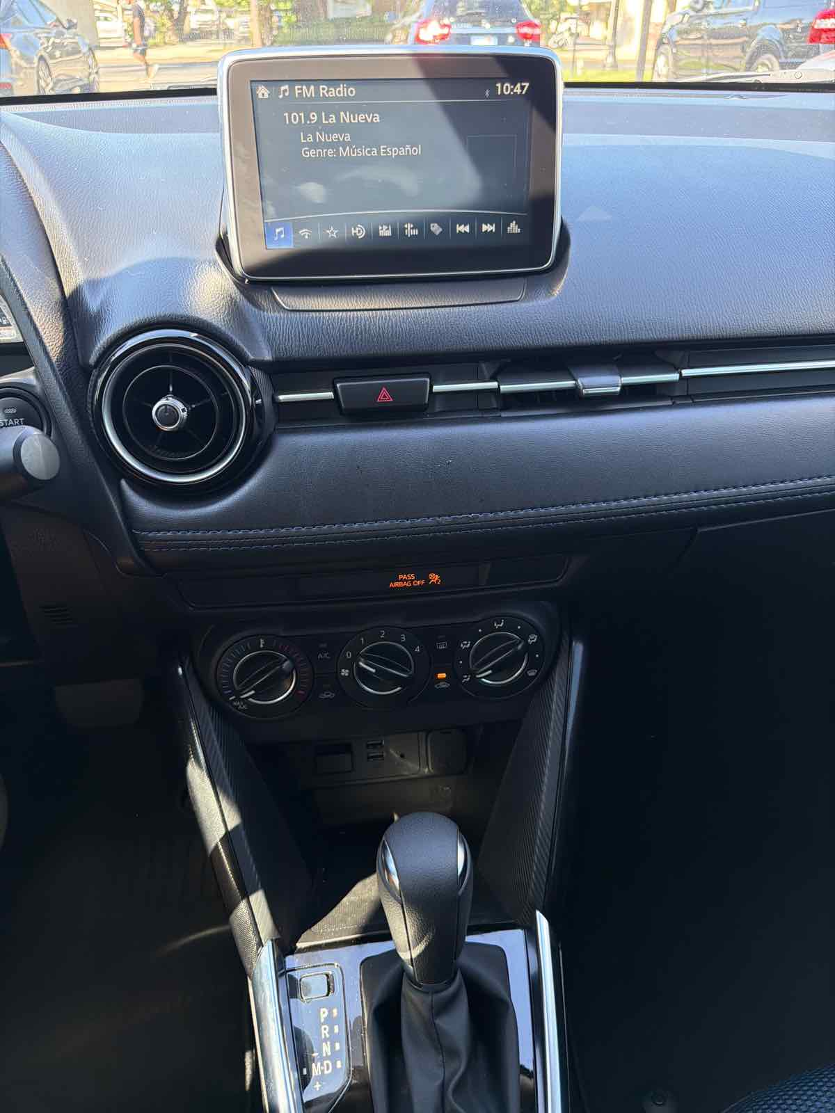 Toyota Yaris iA photo 12