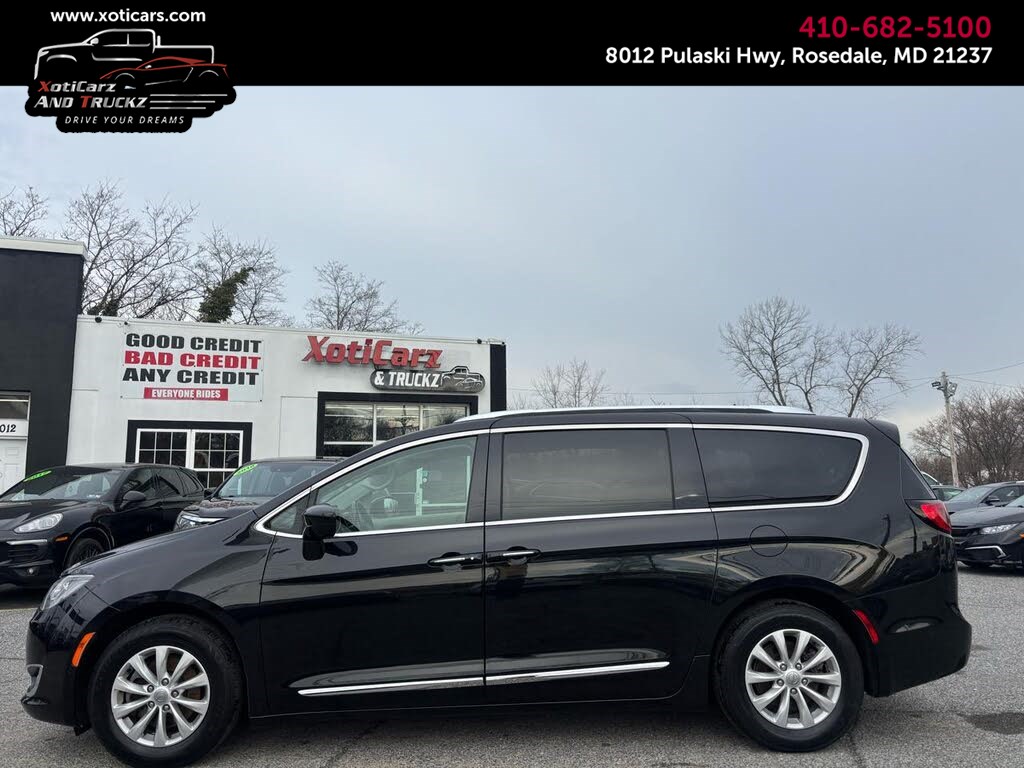 2019 Chrysler Pacifica Touring L's photo