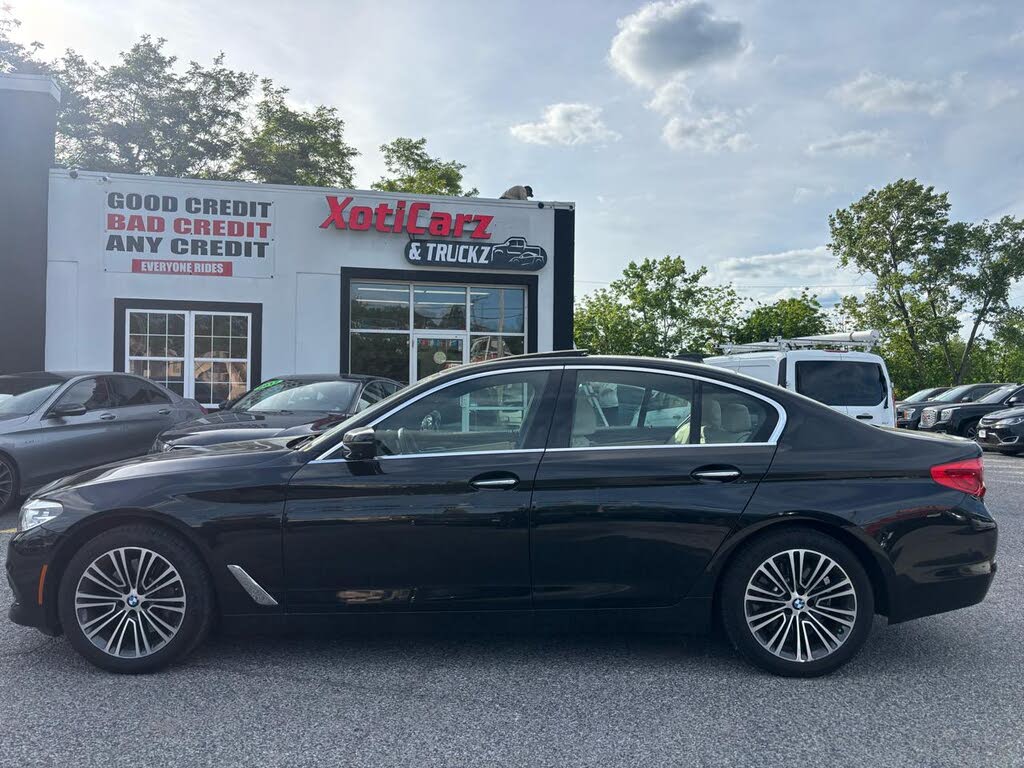 2017 BMW 5 Series 530i xDrive Sedan's photo