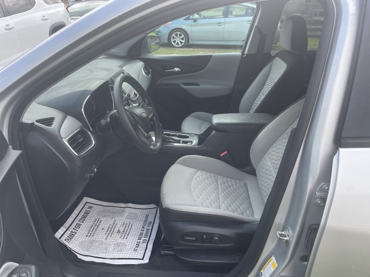Photo 5 of this Chevrolet Equinox