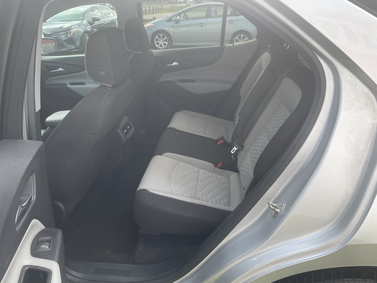 Photo 6 of this Chevrolet Equinox