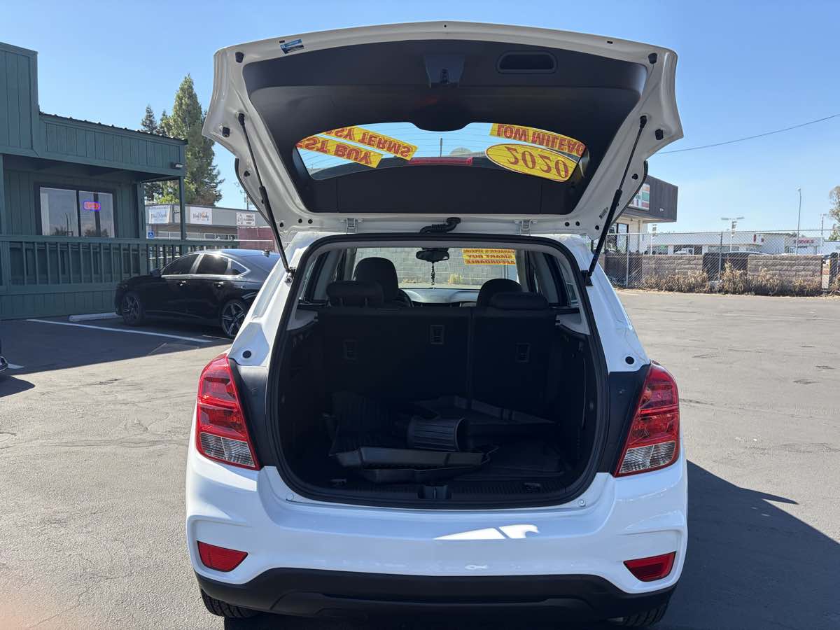 2020 Chevrolet Trax LS - Photo 9