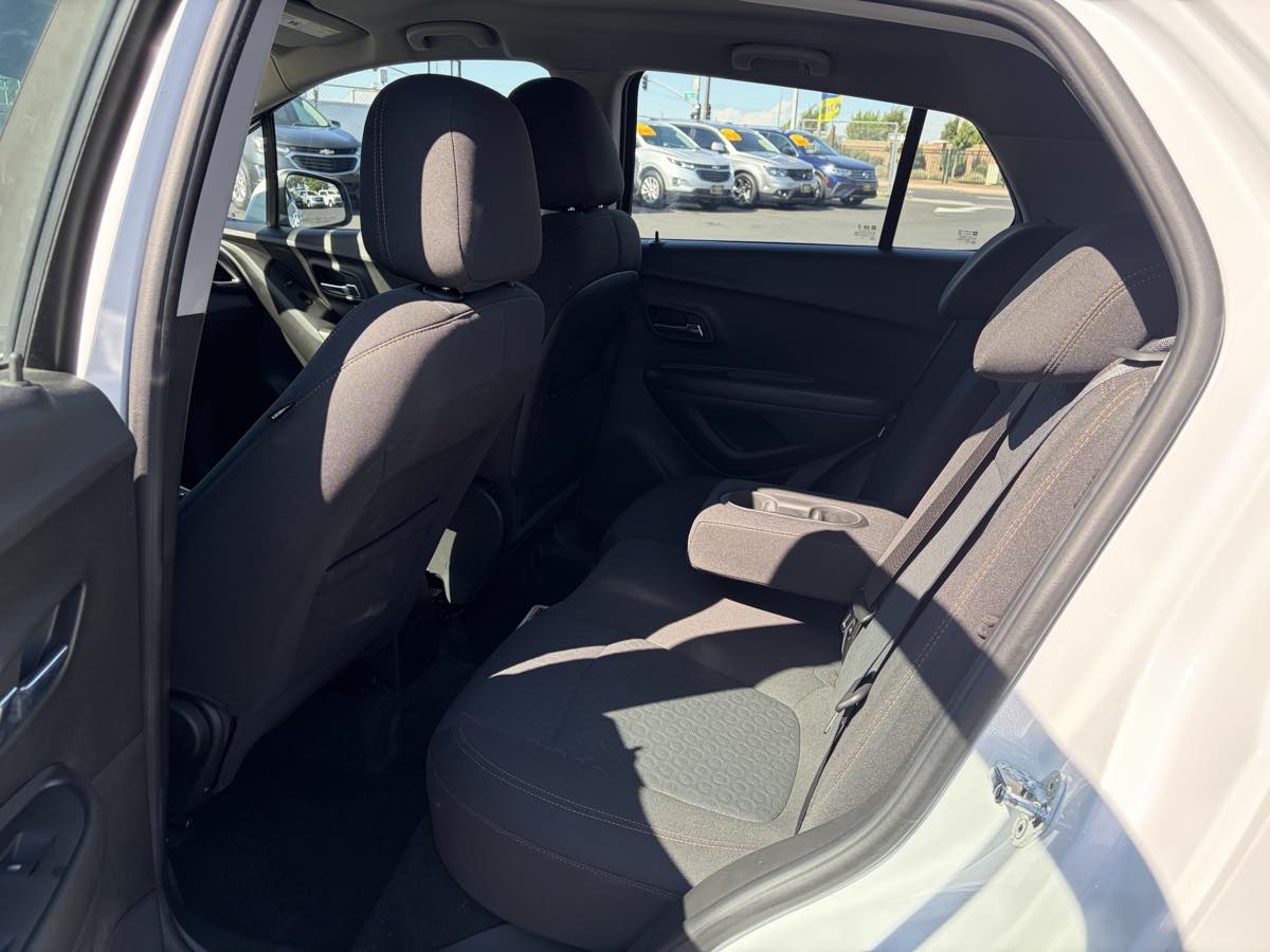 2020 Chevrolet Trax LS - Photo 10