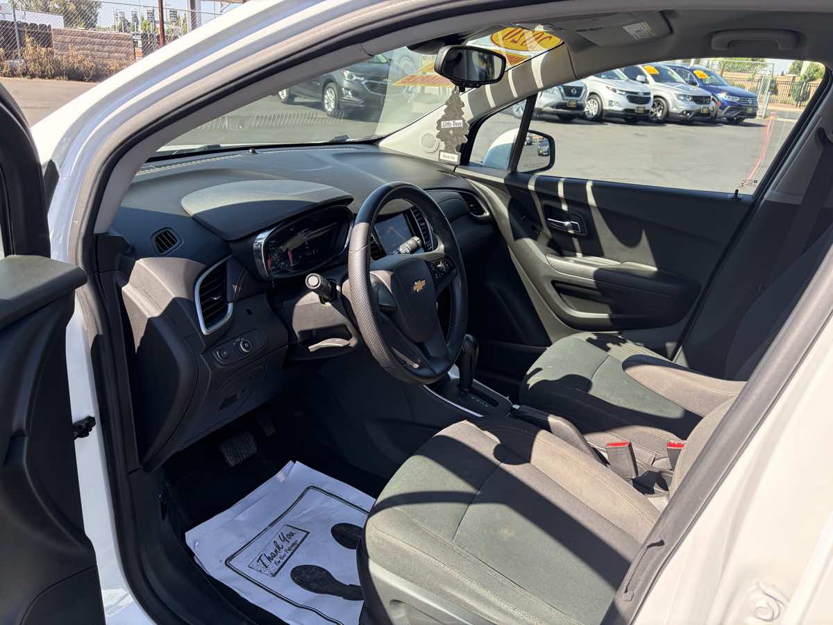 2020 Chevrolet Trax LS - Photo 12