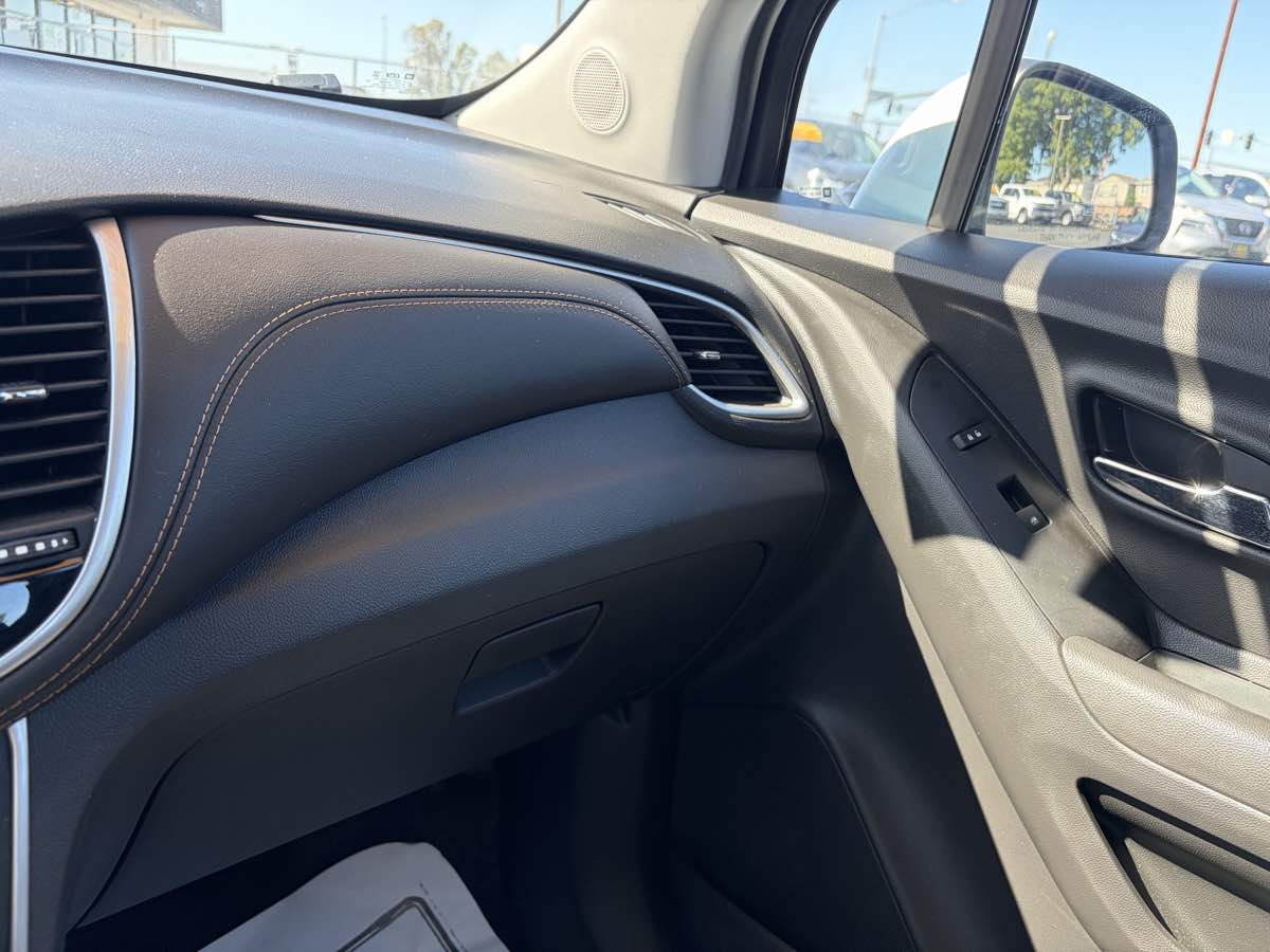 2020 Chevrolet Trax LS - Photo 18