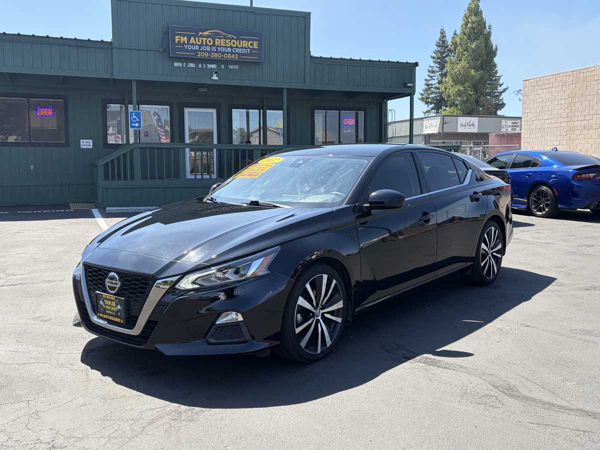 2022 Nissan Altima SR - Photo 2