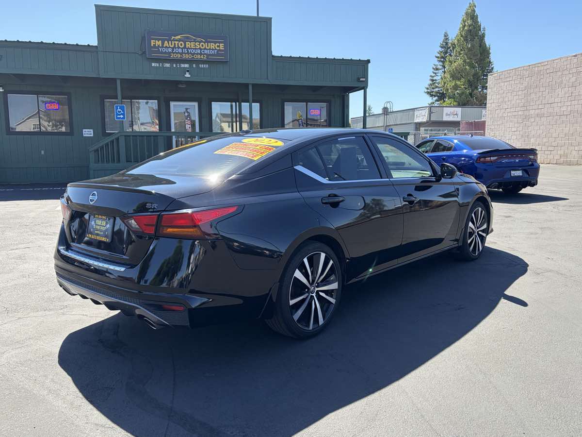 2022 Nissan Altima SR - Photo 5